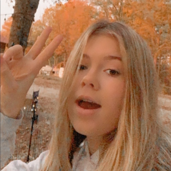 Meet your Posher, Allie - Picture 1 of 1